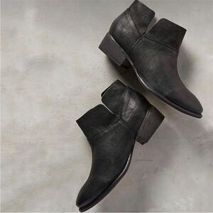 Seychelles Snare Leather Ankle Boots in Black